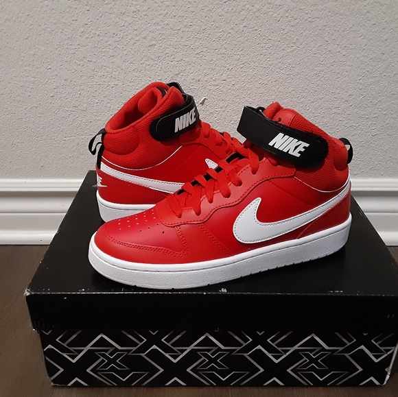 Nike - Picture 2 of 4